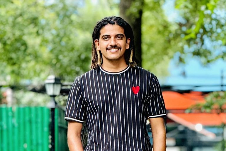 ‘लाज शरणम्’बाट फिल्ममा डेब्यु गर्दै कक्रोच