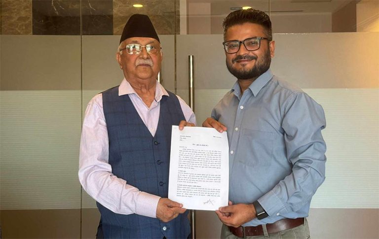 प्रधानमन्त्रीलाई मुकुलको सुझाव : नागरिकता पुनः प्राप्त गर्नेलाई राज्यको प्रमुख पदको जिम्मेवारी नदिऔं