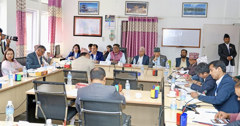 पञ्चायतमा निर्णय, बहुदलमा विवाद, गणतन्त्रमा टाउको दुखाइ !