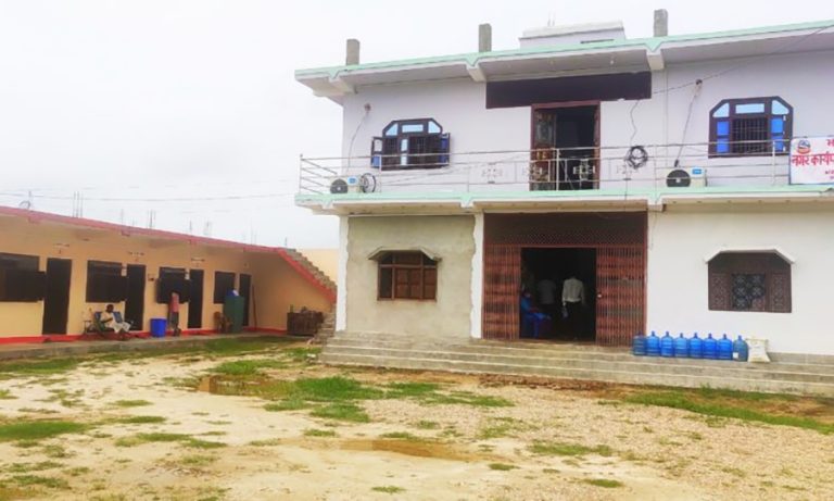 कर्मचारीमाथि हातपात भएको विरोधमा भंगहा नगरपालिकाको कामकाज ठप्प 