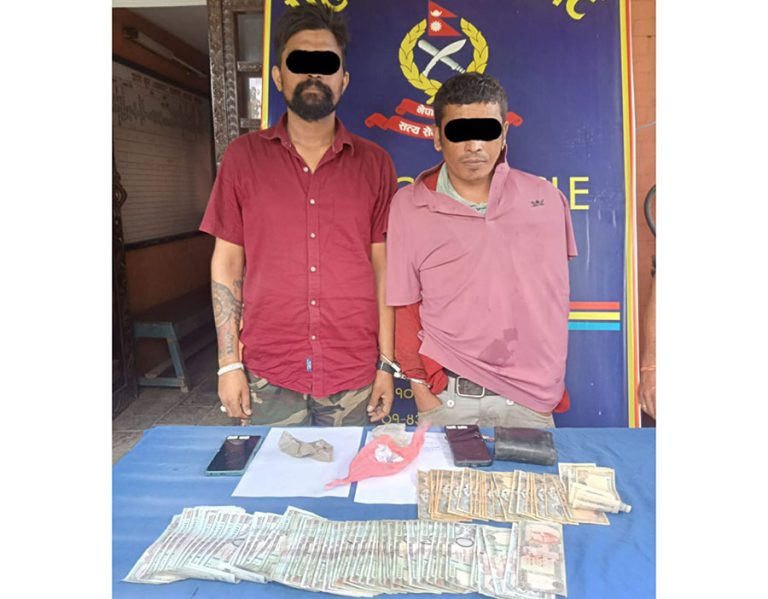 खैरो हेरोइनसहित २ जना पक्राउ