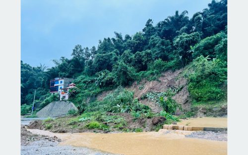 तनहुँमा पहिरोले दर्जन ठाउँमा सडक अवरुद्ध