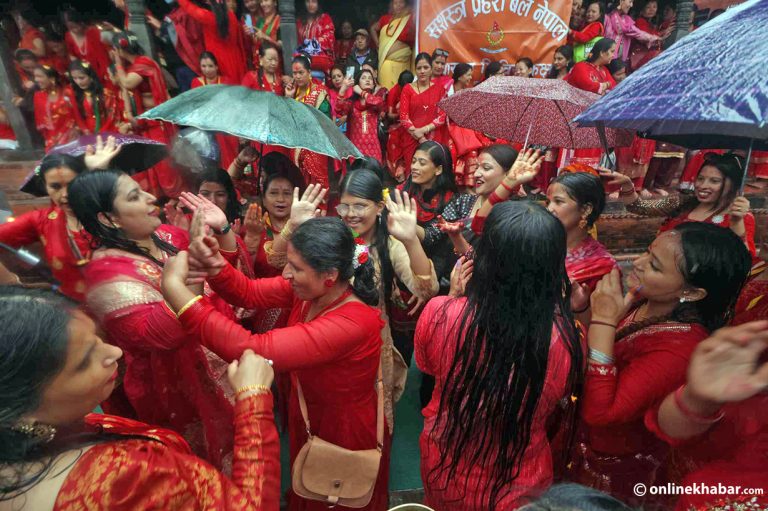 आज हरितालिका तीज, पशुपति लगायतका शिवालयहरूमा व्रतालुहरूको घुइँचो   