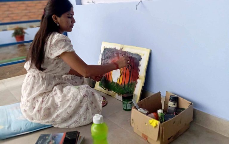 लकडाउनदेखि चित्रकार बनेकी एनिका