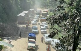 धुलिखेल-खावा सडकमा १५ दिन टिपर सञ्चालनमा रोक, साना व्यवसायीको असन्तुष्टि
