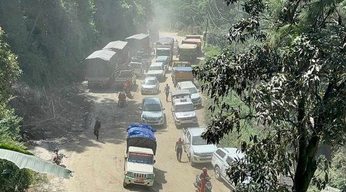 धुलिखेल-खावा सडकमा १५ दिन टिपर सञ्चालनमा रोक, साना व्यवसायीको असन्तुष्टि