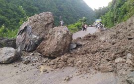पहिरो र बाढीका कारण ११ सडकखण्ड प्रभावित, पृथ्वी राजमार्गमा यातायात बन्द