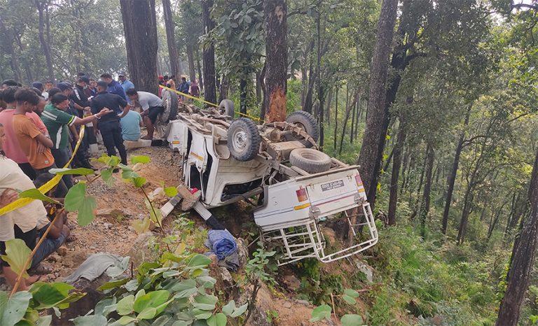 कावासोतीमा जीप दुर्घटना, २ जनाको मृत्यु, २८ घाइते