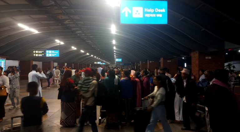 दशैंका बेला विदेश उड्नुपर्ने बाध्यता