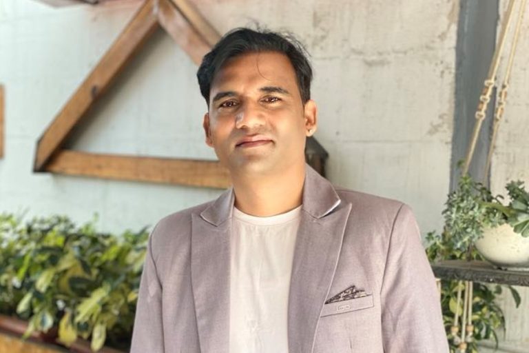 ‘रैया चाँदीको’ चोरी आरोपबारे आशिष अविरल : ‘लोकभाकामा कसैको कपीराइट हुँदैन’