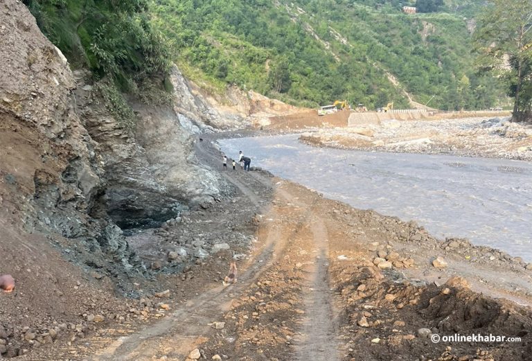 बीपी राजमार्गको धुलिखेल-वर्षेखोला सडक राति बन्द हुने
