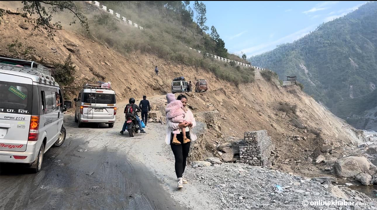 जीर्ण र धुलाम्य सडकले थेग्यो दसैं यात्रु चाप, संख्या घट्दा व्यवस्थापन सहज