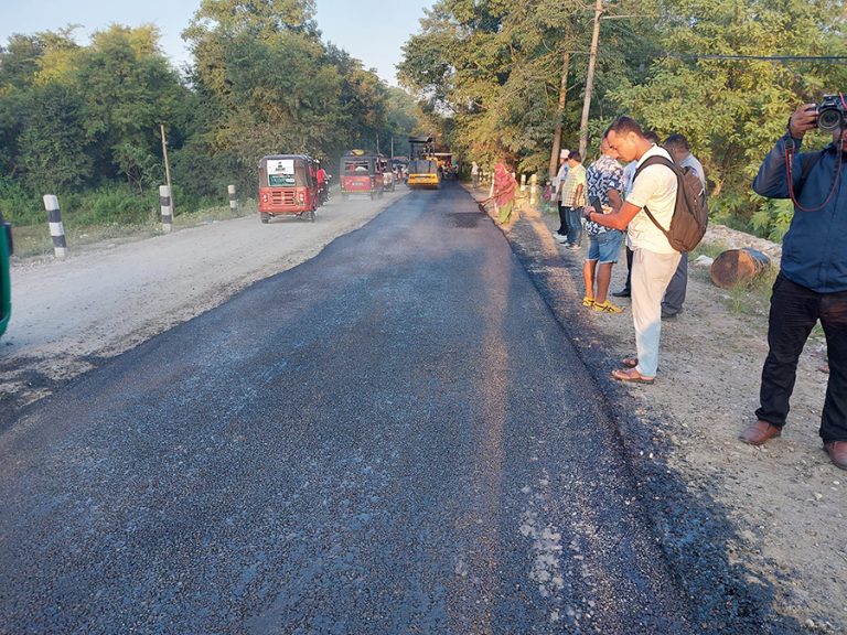 भरतपुर- कालिका नगरपालिका जोड्ने सडक कालोपत्रे