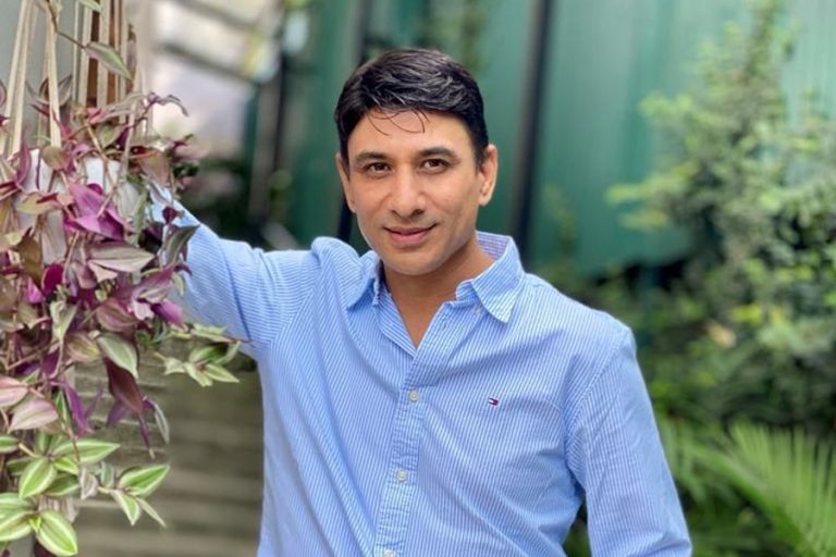 विवेक श्रेष्ठको डिप्रेसन अनुभव : ऐना हेरेर डाको छोडेर रुन्थें