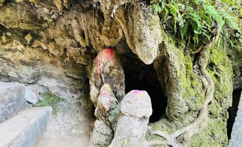 पर्यटकको आकर्षक गन्तव्य बन्दै विचित्र गुफा