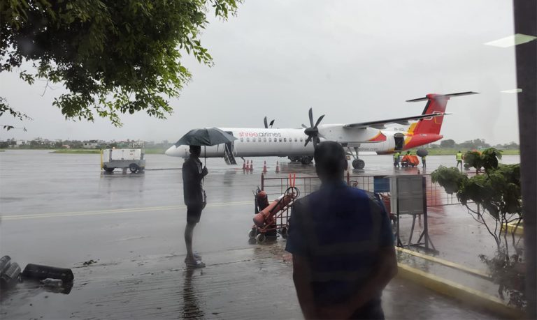 भारी वर्षाले विराटनगर एयरपोर्टमाथि श्री एयरको जहाज आधा घण्टा होल्ड