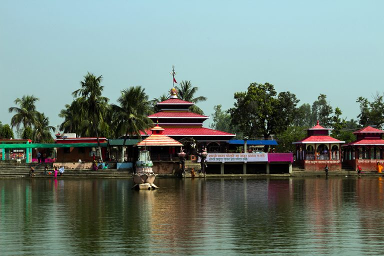 दशैंको अष्टमीमा छिन्नमस्ता मन्दिरमा हेलिकप्टरबाट पुष्पवृष्टि हुने