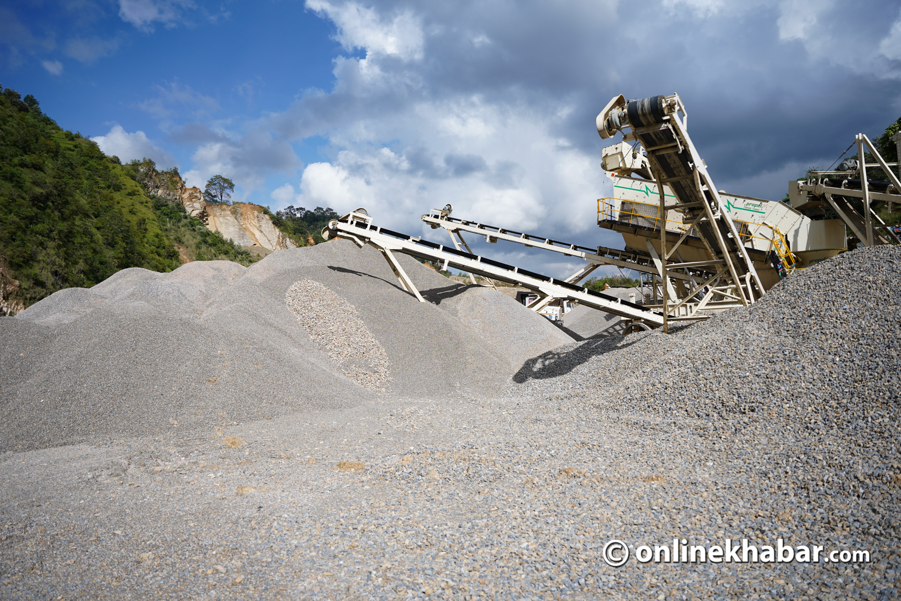 गुल्मीमा गिटी–बालुवा उत्खननमा लगाइएको प्रतिबन्ध हटाउन निर्माण व्यवसायीको माग