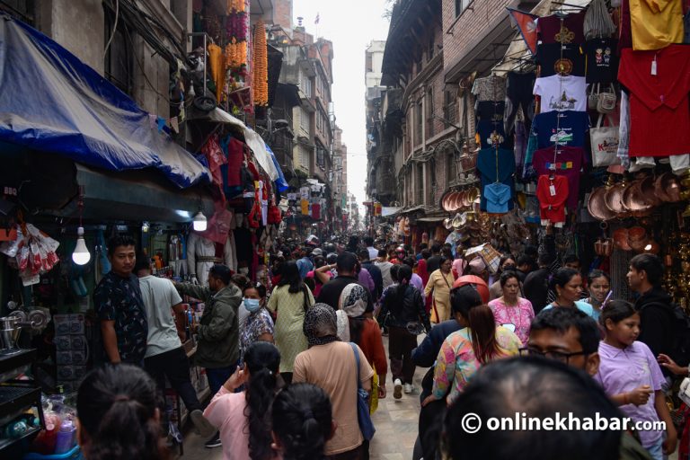 दशैंले छपक्कै छोपियो असन (तस्वीरहरु)