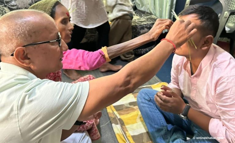 आज बडादशैं, मान्यजनबाट टीका र आशिर्वाद ग्रहण गरी मनाइयो