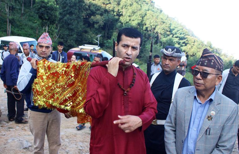 बसन्तपुरको दशैंघरमा भित्राइयो फूलपाती, टुँडिखेलमा बढाइँ
