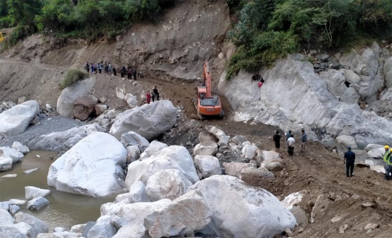 १०० पहिरो पन्छाएर हेटौंडा–काठमाडौं जोड्ने ३ सडक सञ्चालनमा