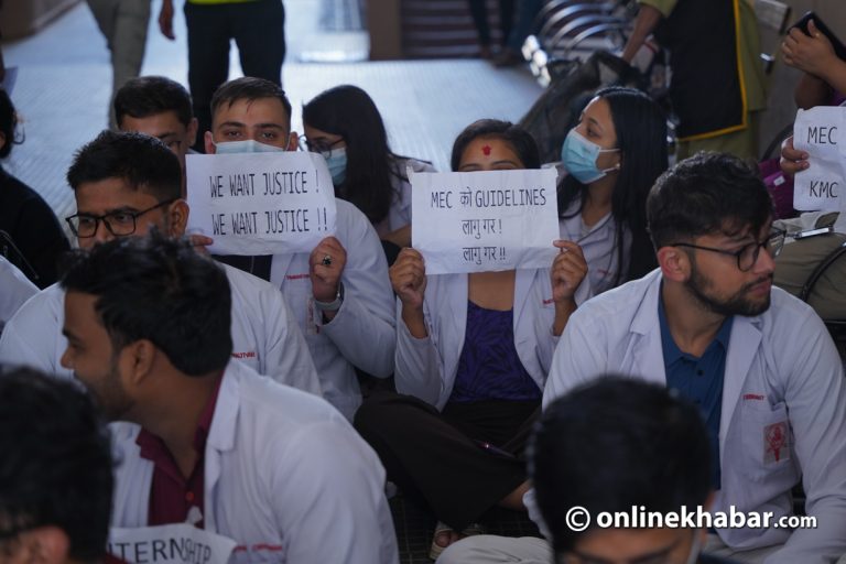 आवासीय चिकित्सकका माग सम्बोधन गर्न सरकार सकारात्मक