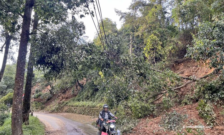 बाढीपहिरोले काभ्रेमा विद्युत र सञ्चारमा पनि समस्या