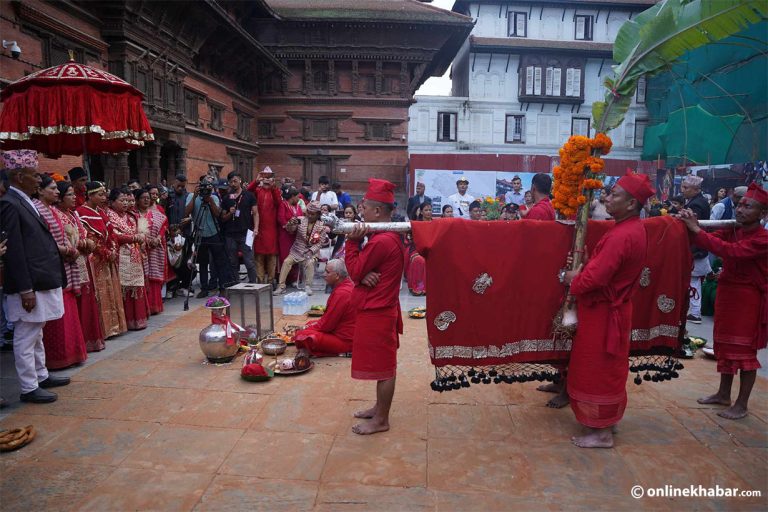 बसन्तपुरको दशैंघरमा भित्र्याइयो फूलपाती, टुँडिखेलमा बढाइँ (तस्वीरहरू)