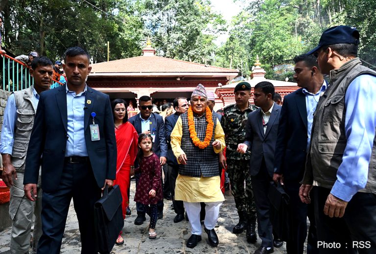 राष्ट्रपतिद्वारा दक्षिणकाली मन्दिरमा पूजाअर्चना   