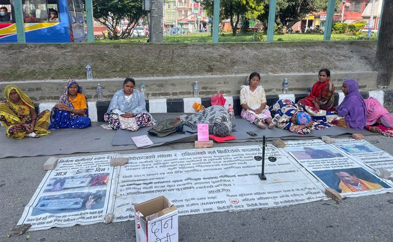 बालुवाटारबाट अधिकारकर्मी रुबि खानसहित ७ जना पक्राउ