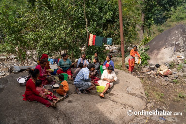 चिसोमा साढे ५ हजार बाढीपीडित परिवार त्रिपालमुनि