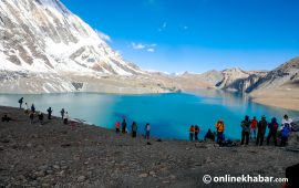 आकाशको प्रतिविम्ब समेटेर बसेको तिलिचो (तस्वीर)