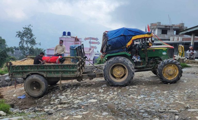 खोटाङमा शव परीक्षण गराउन ट्याक्टर ‘रिजर्भ’ गर्नुपर्ने बाध्यता
