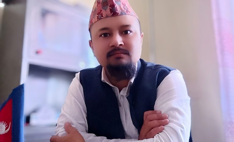 ‘जनताको कर खाने कर्मचारीले भने जस्तो काम नगर्ने ?’