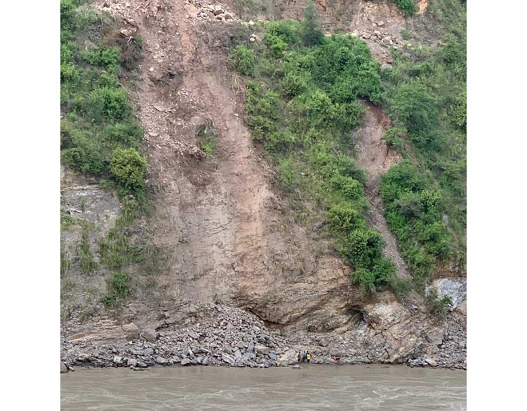 भीरबाट लडेका काभ्रेमा एकजनाको मृत्यु