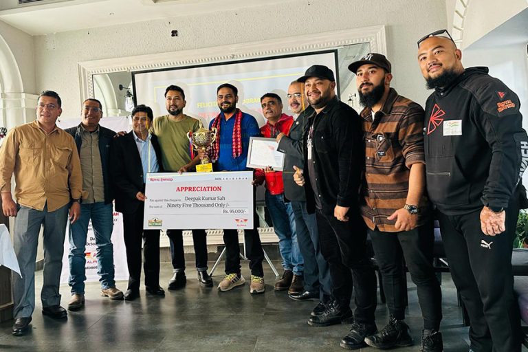 रोयल इन्फिल्ड नेपाल अल्फा अटोमोटिभबाट राइडर शाह सम्मानित