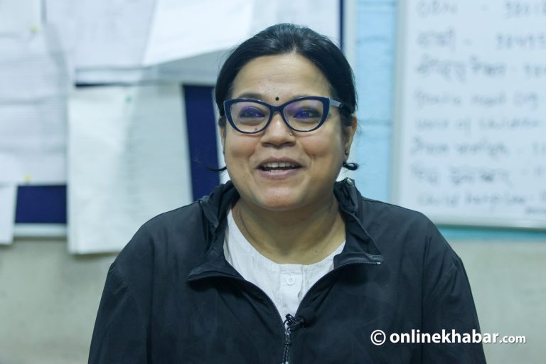 शव चिरेर मृत्युको कारण खोज्ने डाक्टर
