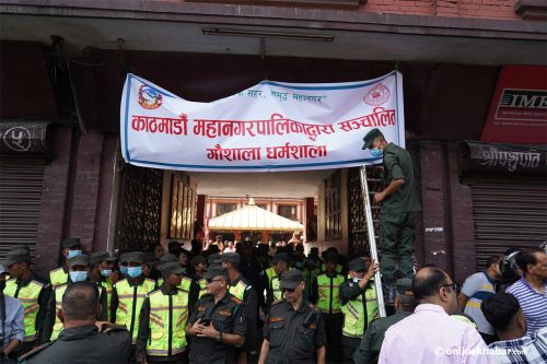 गौशालाको धर्मशालामा काठमाडौं महानगरले राख्यो बोर्ड
