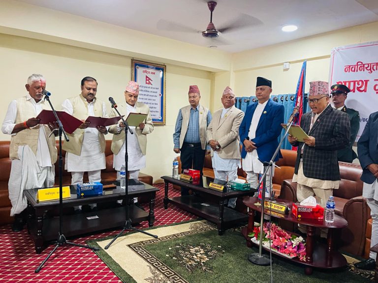 लुम्बिनीमा तीन मन्त्रीले लिए शपथ, ११ सदस्यीय मन्त्रीमण्डल