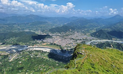 दशैं सुरु भएसँगै मानुङकोटमा पर्यटकको चहलपहल