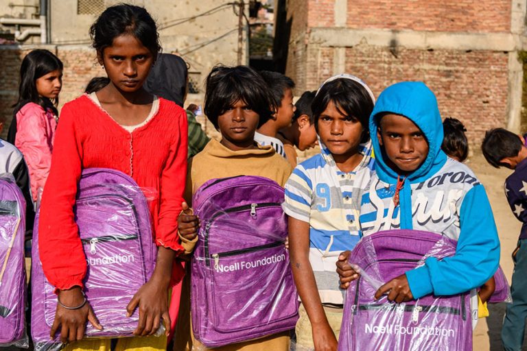 बाढी प्रभावित ५०० बालबालिकालाई एनसेल फाउन्डेसनको सहयोग