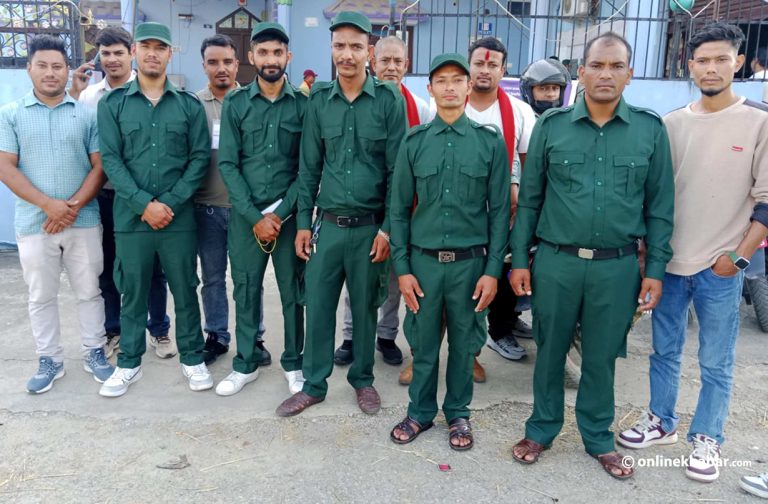 कुखुराको अवैध आयातले रुपन्देहीका किसान मारमा, आफैं थाले अनुगमन