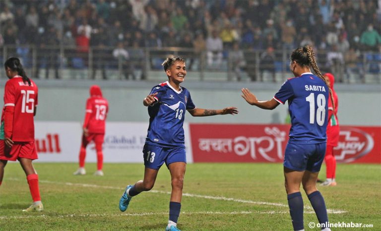 रेखा पौडेलले रातो कार्ड पाएर मैदान छाडिन्, नेपाल १० खेलाडीमा सीमित