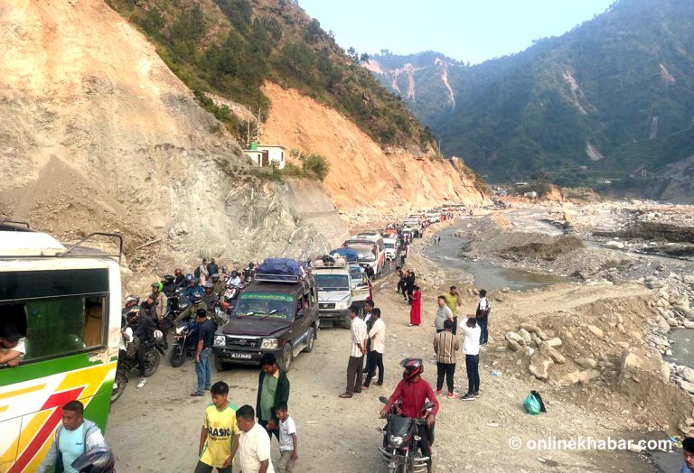 बगरैबगर पूर्व जाने वैकल्पिक बाटो (तस्वीरहरु)