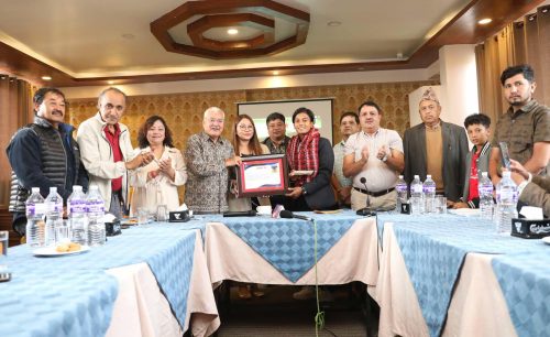 फुटबलर अमिसालाई १ लाख नगदसहित सम्मान