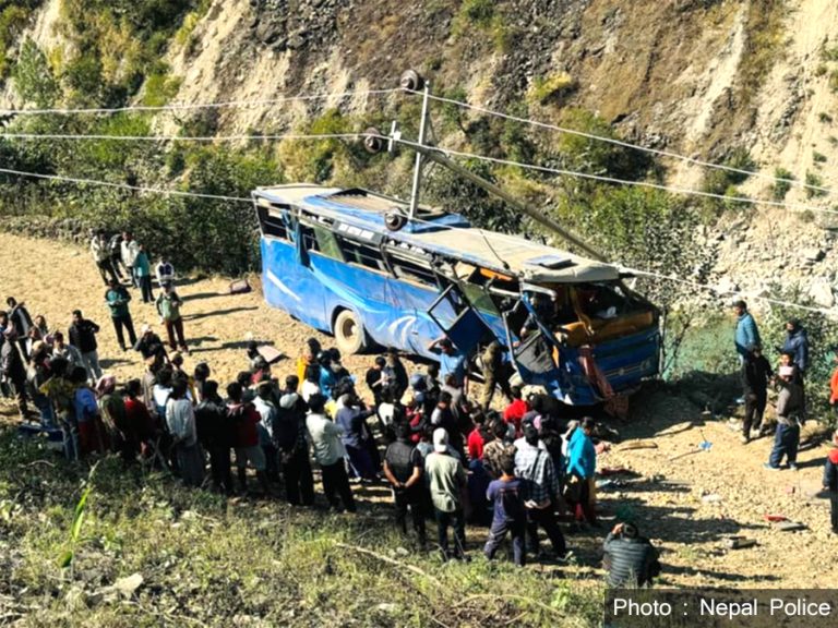 रुकुमपश्चिममा बस दुर्घटना हुँदा ९ जना घाइते