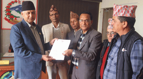 भ्रष्टाचार नियन्त्रणको माग राखेर लुम्बिनीका मुख्यमन्त्रीलाई ज्ञापनपत्र