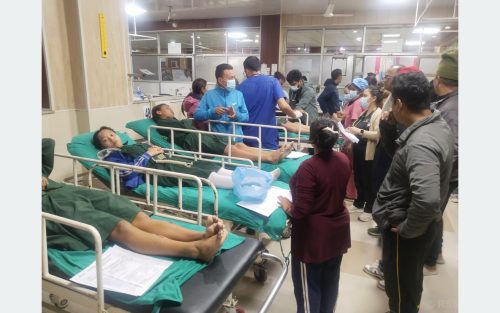 चितवनमा स्कुल बस दुर्घटना, २८ जना घाइते