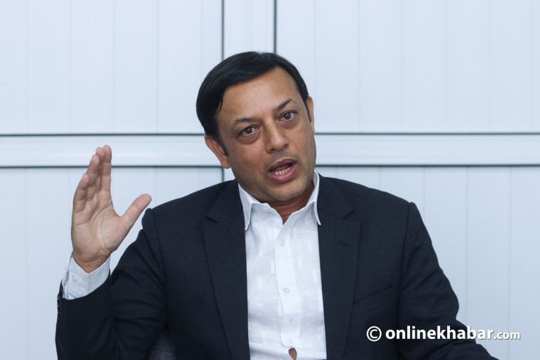 रास्वपामा सक्रिय सभापतिको अभ्यास गर्दै डीपी अर्याल